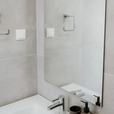 Mary Orange - No 236 Rc D - Contemporary Two-bedroom Haven Lejlighed